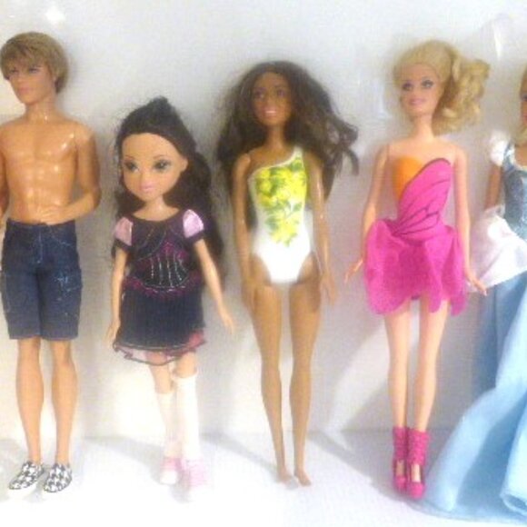 TYS1 - Lot of 6 BARBIES Barbie CLOTHS Barbie Collection Bratz Barbie Accessories - Picture 10 of 11